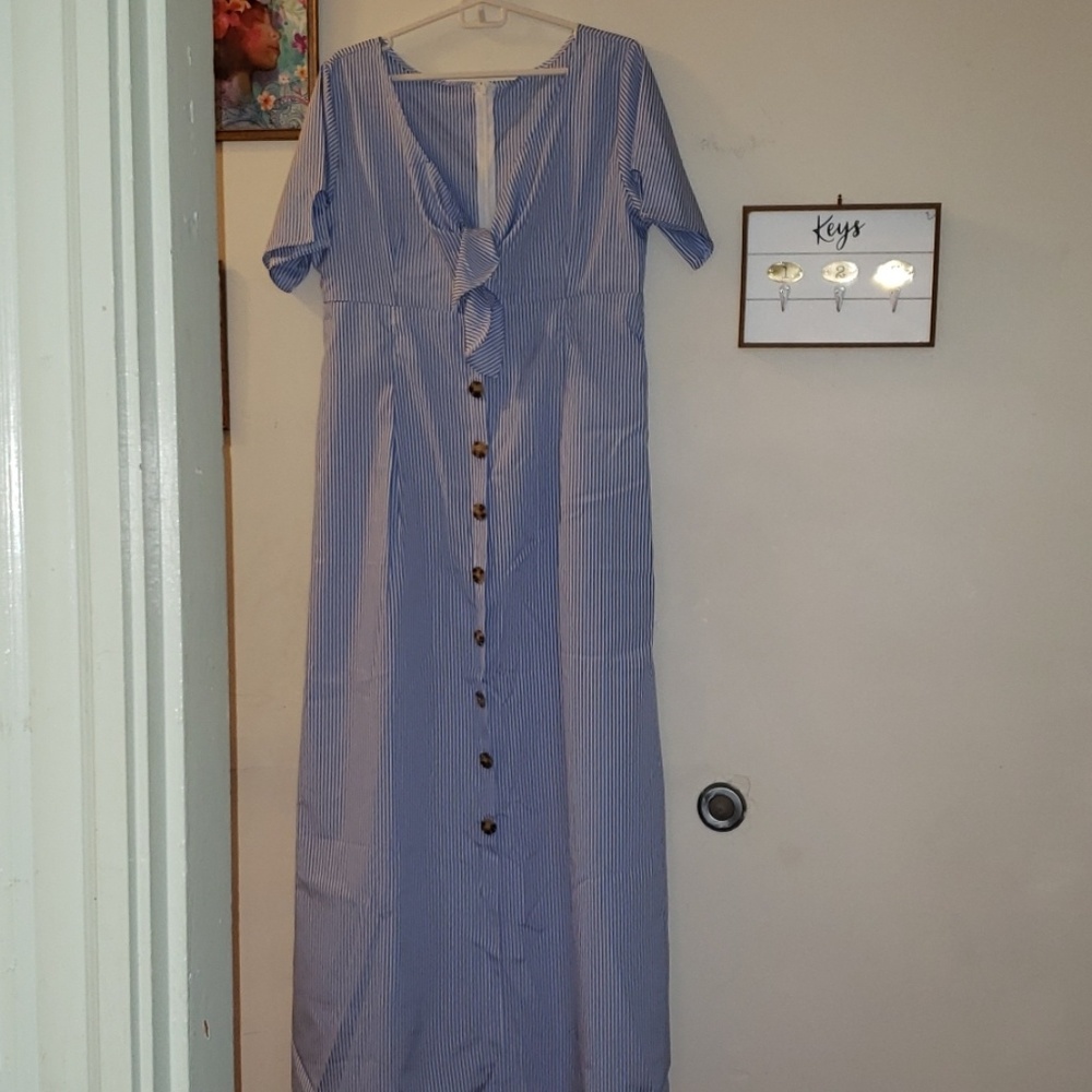 Dress - Picture 2 of 4